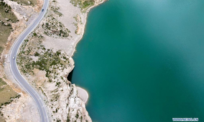 Aerial photo taken on June 20, 2021 shows the scenery along Duku Highway in northwest China's Xinjiang Uygur Autonomous Region. Duku Highway, deemed one of China's most beautiful roads, recently opened to tourists after completing its yearly hibernation. The 560-km highway, connecting Dushanzi in the northern area of Xinjiang Uygur Autonomous Region and Kuqa County in the south, runs through various landscapes including glaciers, forests, and grasslands.(Photo: Xinhua)