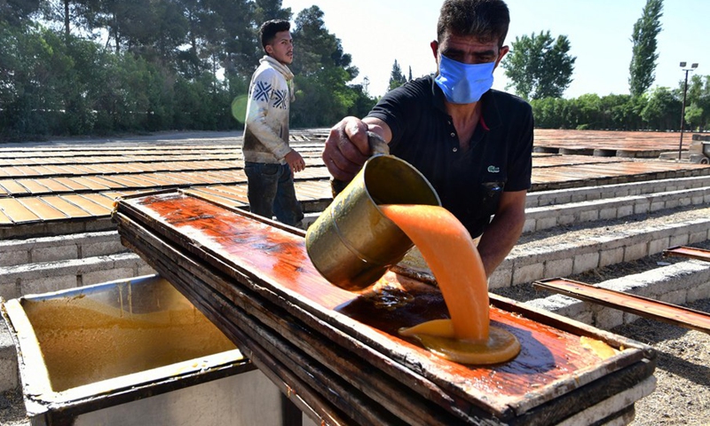 Farmer spread apricot juice on boards at a farm in the capital Damascus on June 9, 2021.(Photo: Xinhua)