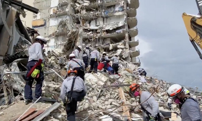 A screenshot taken from a video released by the Miami-Dade Fire Rescue on June 25, 2021 shows first responders rescuing survivors from a partially collapsed residential building in Miami-Dade County, Florida, the United States.(Photo: Xinhua)