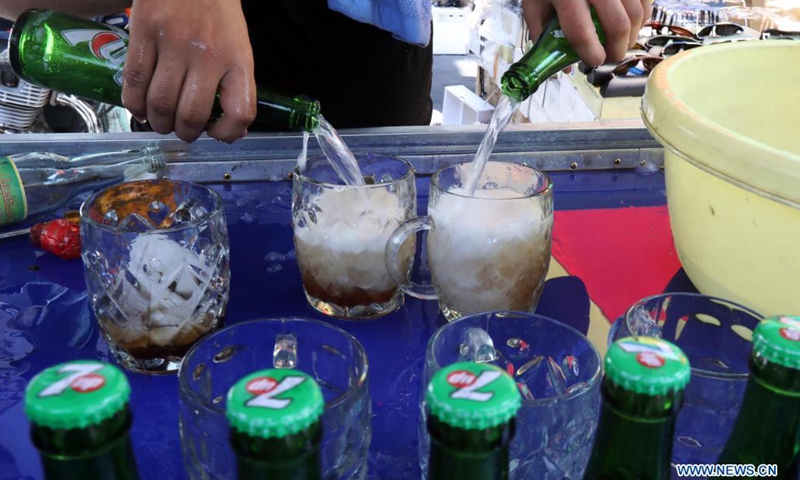 A seller prepares cold drinks in Baghdad, Iraq, on June 29, 2021. Scorching weather started here in June and temperatures rose to about 50 degrees Celsius.(Photo: Xinhua)