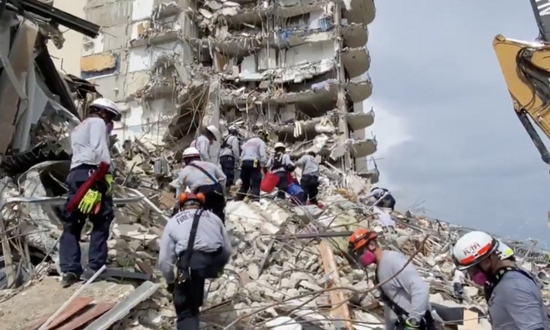 A screenshot taken from a video released by the Miami-Dade Fire Rescue on June 25, 2021 shows first responders rescuing survivors from a partially collapsed residential building in Miami-Dade County, Florida, the United States.(Photo: Xinhua)