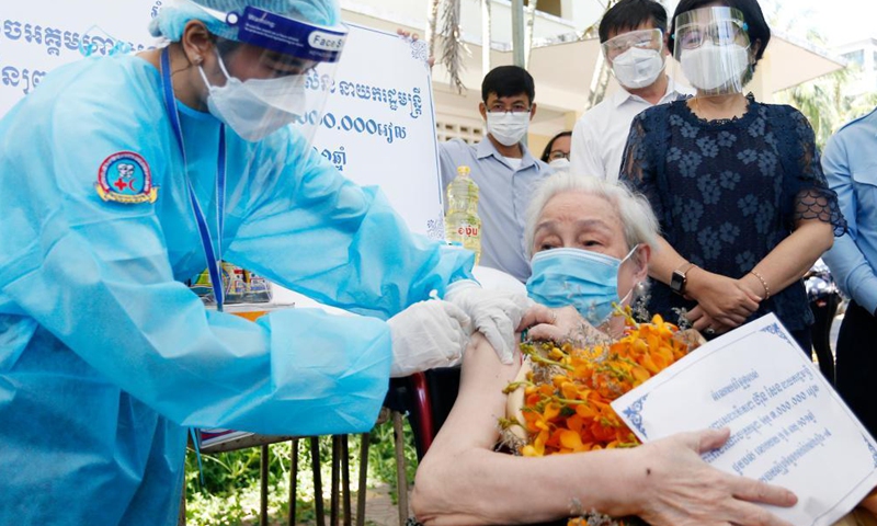 Ho Kham, a 101-year-old Cambodian woman, receives her second dose of Sinovac COVID-19 vaccine at an inoculation site in Phnom Penh, Cambodia on July 2, 2021. Ho Kham has become one of the oldest persons in Cambodia to be fully vaccinated with two doses of China's Sinovac COVID-19 vaccine.Photo:Xinhua
