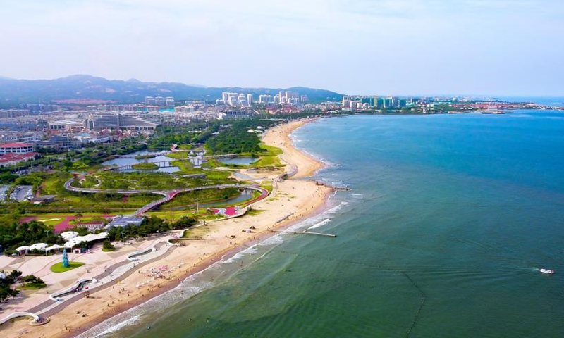 Aerial photo taken on July 7, 2021 show the 28-kilometer long coastal greenway in Rizhao City, east China's Shandong Province. Photo:Xinhua