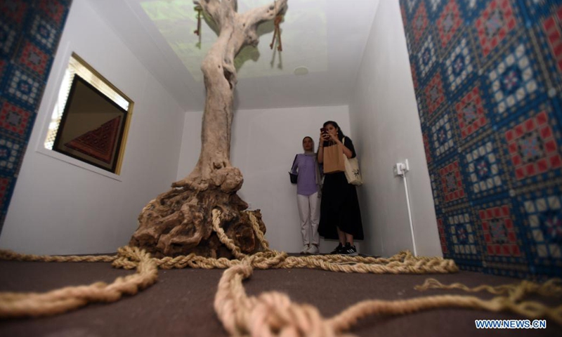 People take part in an art event in Ahmadi Governorate, Kuwait, on July 10, 2021. Artists, activists and entrepreneurs in Kuwait held an art event on Saturday to raise money for and express solidarity with the Palestinian people.(Photo: Xinhua)