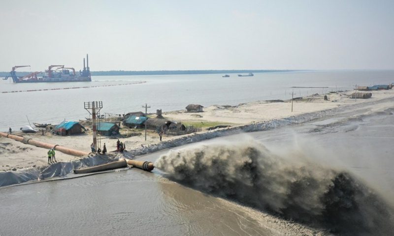 Photo taken on April 20, 2021 shows the dredging site in Mongla seaport in Bagerhat, Bangladesh.(Photo: Xinhua)