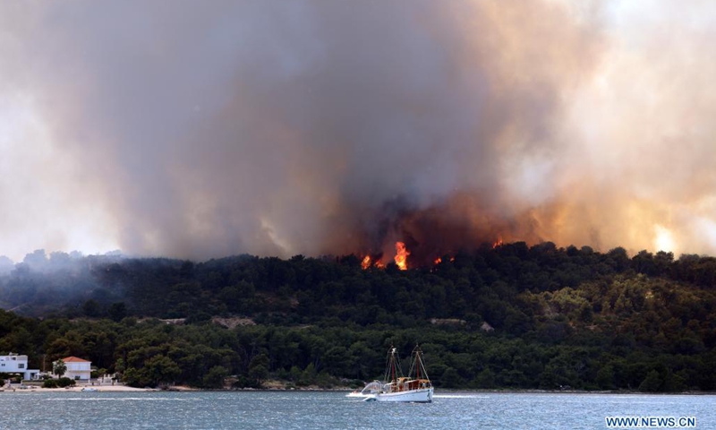 Photo taken on July 10, 2021 shows a forest fire on the Island of Ciovo in Croatia.(Photo: Xinhua)