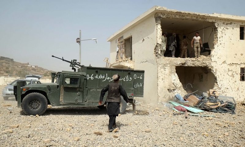 Afghan security forces inspect the site of a car bombing in Kandahar city, capital of Kandahar province, southern Afghanistan, on July 6, 2021.(Photo: Xinhua)