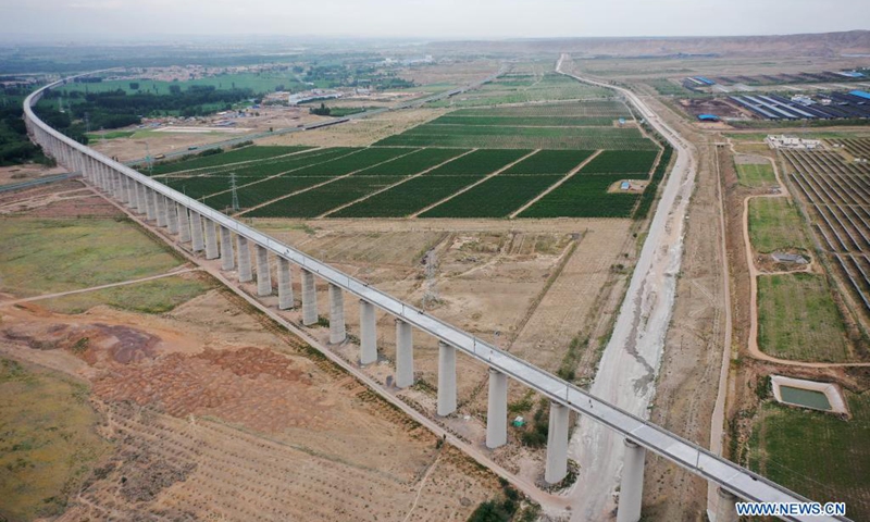 Aerial photo taken on July 10, 2021 shows part of the Zhongwei section of the Zhongwei-Lanzhou high-speed rail line in northwest China's Ningxia Hui Autonomous Region. A major high-speed railway in northwest China has entered a key phase recently, where the construction of overhead contact system has been rolled out.(Photo: Xinhua)