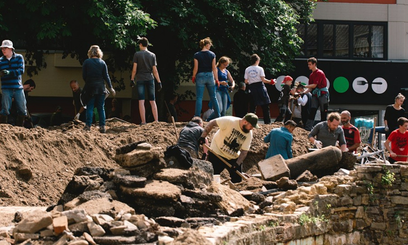 People clear a road damaged in floods in Bad Muenstereifel, western Germany, on July 17, 2021.(Photo: Xinhua)