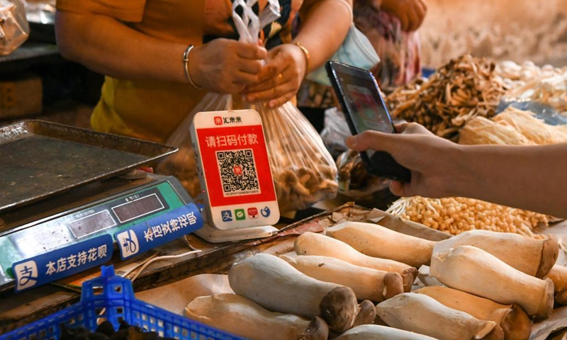A customer makes a QR code payment at a wet market in Chengdu, southwest China's Sichuan Province, July 20, 2021. Photo:Xinhua