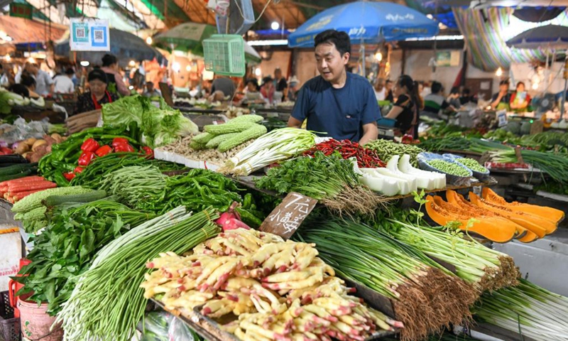 A vendor waits for customers at a wet market in Chengdu, southwest China's Sichuan Province, July 20, 2021. Photo:Xinhua