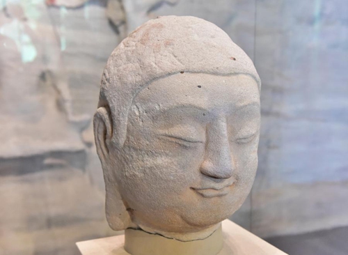 A lost Buddha statue, originally stored in the Tianlong Mountain Grottoes in north China's Shanxi Province, is on display in Taiyuan, the provincial capital, on July 24, 2021.(Photo: Xinhua)