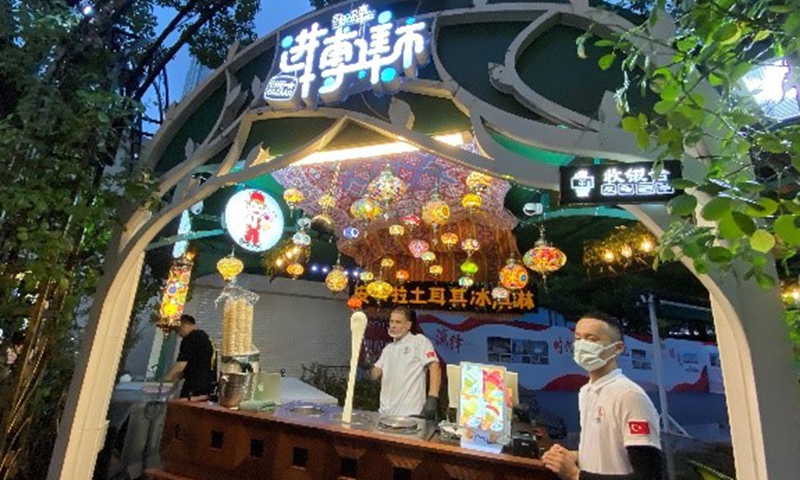 A Turkish man sells ice cream at the CIIE bazaar in Shanghai. Photo: Yu Xi/Global Times