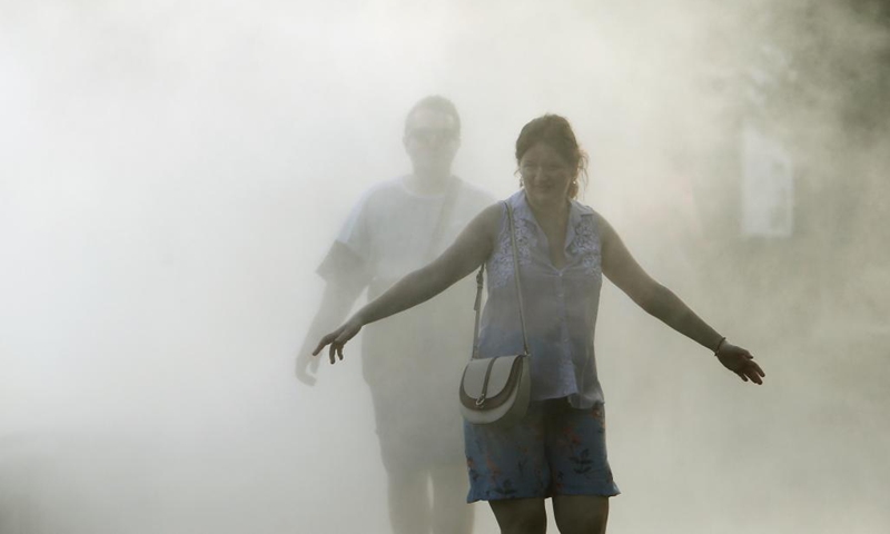 People cool off at a fountain during a hot day in downtown Bucharest, Romania, on July 28, 2021. Romanian authorities issued an orange code, announcing a heatwave with temperatures reaching 40 degrees in the south of the Balkan country in the next few days.(Photo: Xinhua)