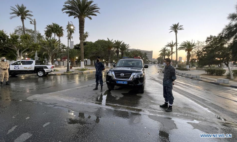 Soldiers stand guard during curfew hours in Tripoli, capital city of Libya, on July 28, 2021. The Libyan Government on Monday imposed a curfew due to increasing COVID-19 infections, while the nationwide vaccination continues. The curfew will last for two weeks from 6 p.m. to 6 a.m.(Photo: Xinhua)