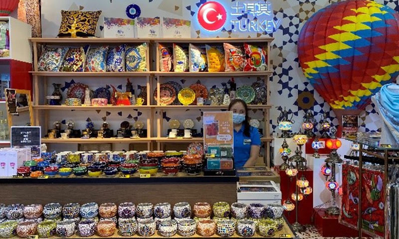 A saleswoman stands in a stand selling Turkish products at the CIIE bazaar in Shanghai. Photo: Yu Xi/Global Times