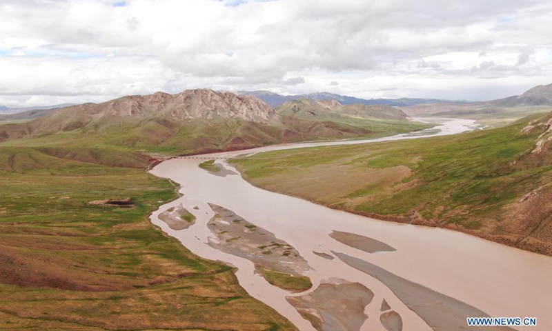 Aerial photo taken on July 25, 2021 shows the scenery of the Tongtian River, a main stream of the source of the Yangtze River in China's Qinghai Province. Chinese scientists launched a new round of expedition recently in the headwater region of the Yangtze River to investigate the region's ecological conditions.(Photo: Xinhua)