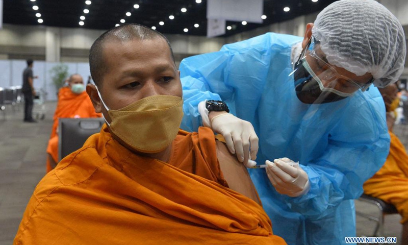 A Thai Buddhist receives a dose of the COVID-19 vaccine in Bangkok, Thailand, on July 31, 2021. Thailand's daily COVID-19 cases and deaths both set records again on Saturday, as the country fights its worst surge in infections driven by the highly contagious Delta variant.(Photo: Xinhua)