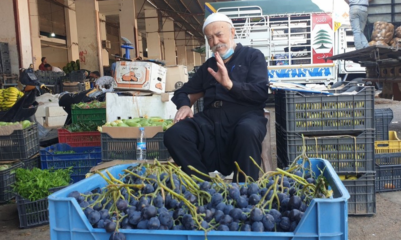 A seller waiting for customers in a wholesale vegetable market in the town of Qab Elias, Bekaa, Lebanon, on July 31, 2021.(Photo: Xinhua)