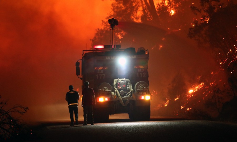A fire truck battles a raging wildfire near Manavgat in Antalya province, Turkey, on Aug. 3, 2021.(Photo: Xinhua)