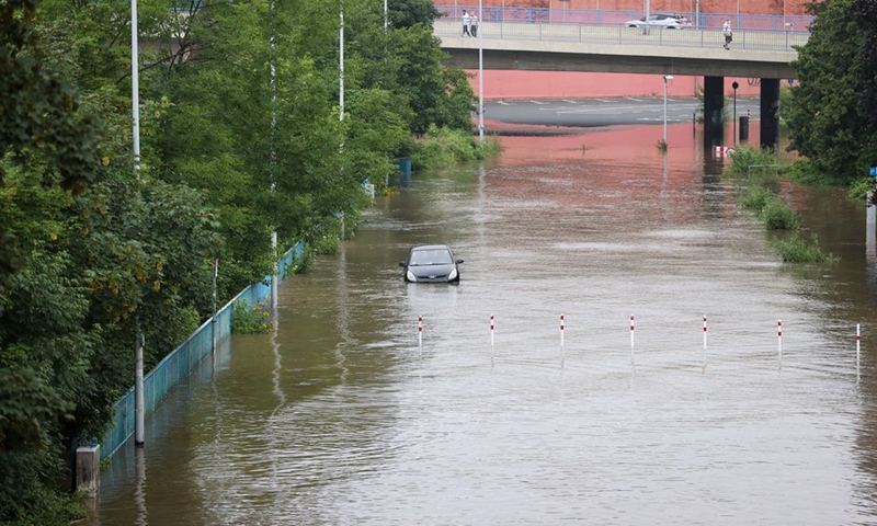 A car is seen in the water of an overflowing river in Muhlheim, a city in North Rhine-Westphalia, Germany, July 15, 2021. (Photo: Xinhua)
