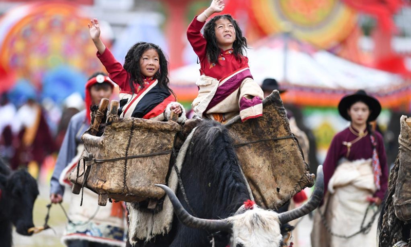 Local residents perform during a celebration marking the 70th anniversary of the founding of Yushu Tibetan Autonomous Prefecture, in northwest China's Qinghai Province, Aug. 4, 2021.(Photo: Xinhua)