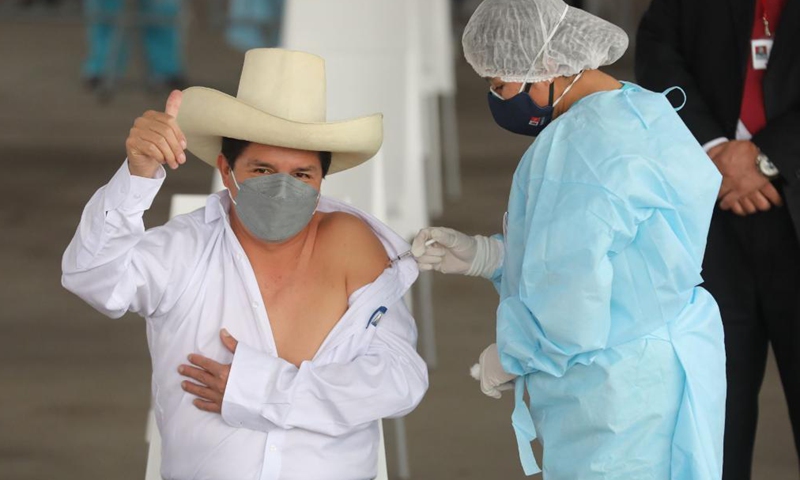 Peru's President Pedro Castillo receives a dose of China's Sinopharm COVID-19 vaccine in Lima, capital of Peru, on Aug. 6, 2021. Pedro Castillo on Friday expressed confidence in China's Sinopharm COVID-19 vaccine after receiving his dose.Photo:Xinhua