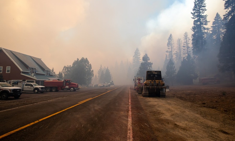 Smoke rises from a wildfire dubbed Dixie Fire in Lassen National Forest, Northern California, the United States, on Aug. 5, 2021.(Photo: Xinhua)