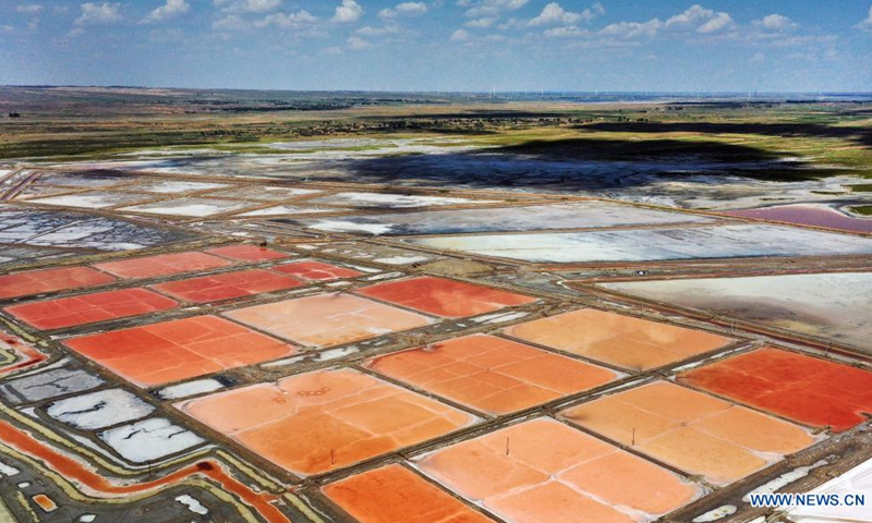 Aerial photo taken on Aug. 7, 2021 shows a salt lake in Dingbian County, northwest China's Shaanxi Province.(Photo: Xinhua)