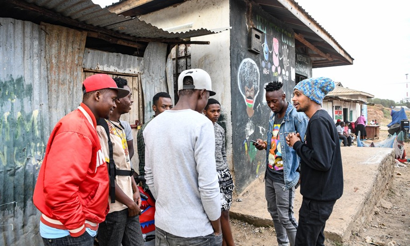 The members of Cyplez music band sing one of their songs to their friends in Mathare slums, Nairobi, Kenya, on July 27, 2021. (Photo: Xinhua)
