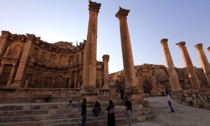 Tourists visit the Roman archeological site in Jerash, Jordan, on Aug. 8, 2021.(Photo: Xinhua)