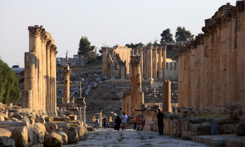 Tourists visit the Roman archeological site in Jerash, Jordan, on Aug. 8, 2021.(Photo: Xinhua)