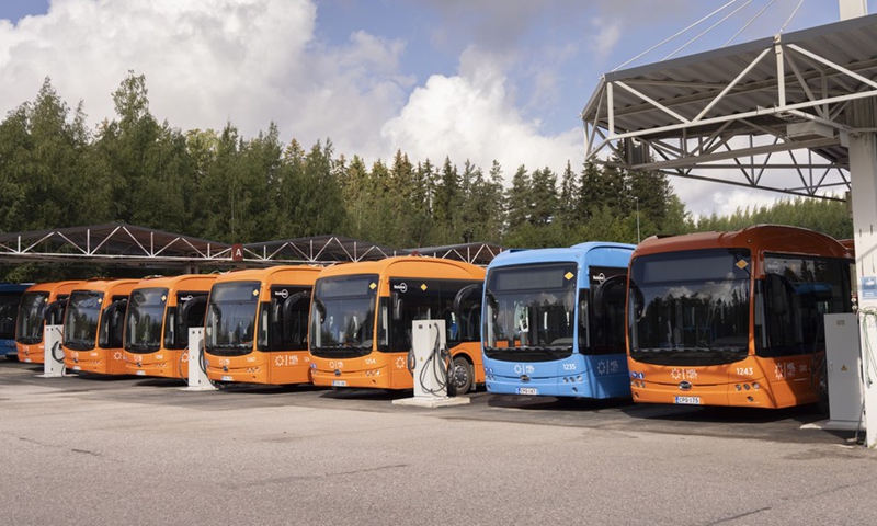Photo taken on Aug. 10 shows a wide range of electric buses delivered by Chinese automaker BYD to public transport operator Nobina for use in Helsinki.(Photo: Xinhua)