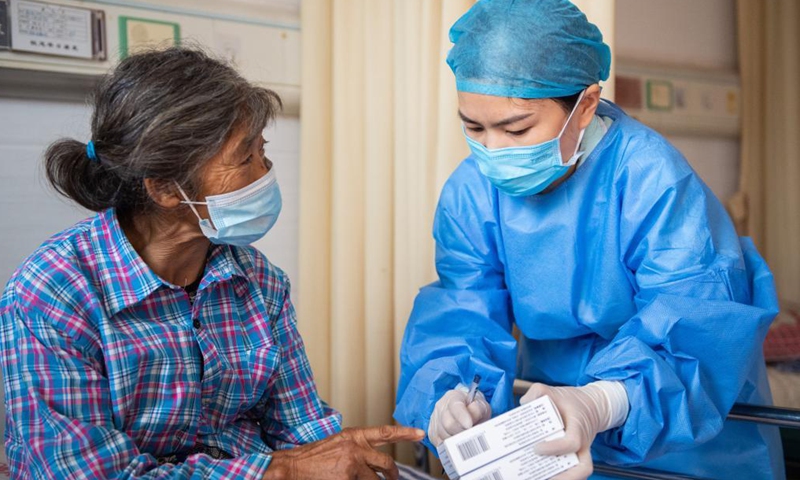 Xiang Ka tells a patient the directions on taking medicine at the Zhangjiajie Hospital of Traditional Chinese Medicine in Zhangjiajie City, central China's Hunan Province, Aug. 13, 2021.Photo:Xinhua