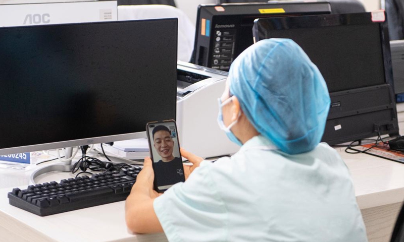 Xiang Ka chats with his husband Luo Jinwu via video link at the Zhangjiajie Hospital of Traditional Chinese Medicine in Zhangjiajie City, central China's Hunan Province, Aug. 13, 2021.Photo:Xinhua
