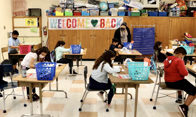 Students attend an in-person class in a school in Los Angeles, California, the United States, on April 13, 2021.Photo:Xinhua
