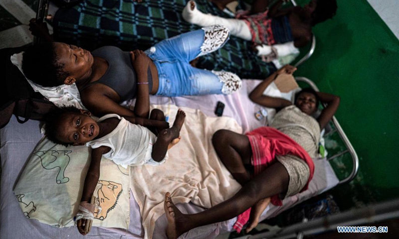 People are treated at a hospital in Les Cayes, Haiti, on Aug. 22, 2021. The number of people killed by the 7.2-magnitude earthquake on Aug. 14 in Haiti has risen to 2,207, with 344 still missing, the country's civil protection agency reported on Sunday.(Photo: Xinhua)