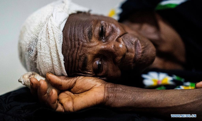 A injurer is treated at a hospital in Les Cayes, Haiti, on Aug. 22, 2021. The number of people killed by the 7.2-magnitude earthquake on Aug. 14 in Haiti has risen to 2,207, with 344 still missing, the country's civil protection agency reported on Sunday. (Photo: Xinhua)