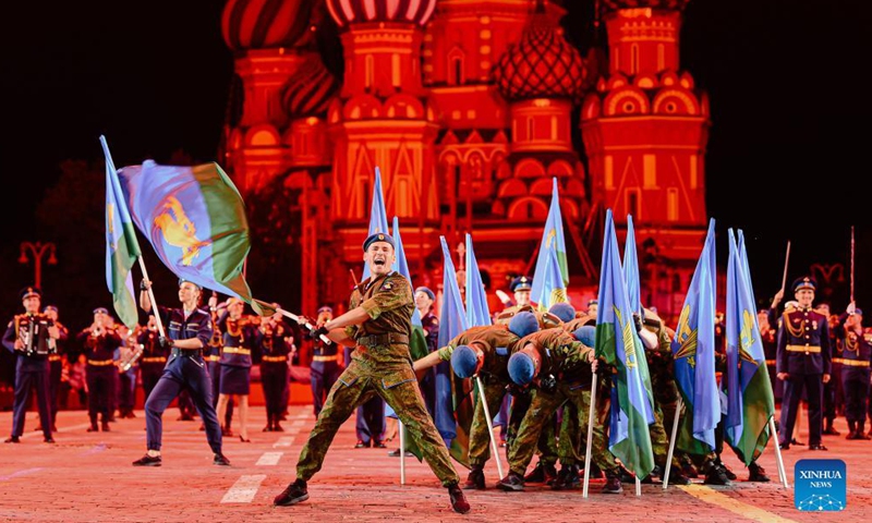 Servicemen of the Combined Military Band of the Airborne Forces of Russia perform during the opening of the Spasskaya Tower International Military Music Festival in Moscow, Russia, on Aug. 27, 2021. The annual military music festival opened on Friday on the Red Square in Moscow, and will run until September 5.Photo:Xinhua