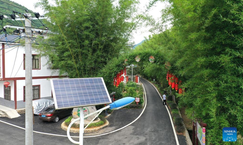 Aerial photo taken on July 22, 2021 shows a solar powered street lamp in Maobishan Village of Gongcheng Yao Autonomous County, south China's Guangxi Zhuang Autonomous Region. More and more solar powered street lamps have been erected in areas tucked away in the mountains in Guangxi, illuminating the night sky for people living there.Photo:Xinhua
