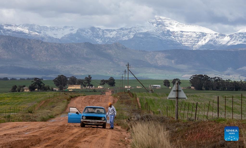 Photo taken on Aug. 28, 2021 shows snow-capped mountains in Western Cape Province, South Africa.(Photo: Xinhua)