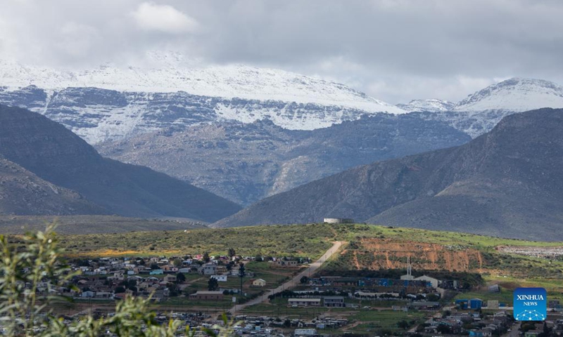 Photo taken on Aug. 28, 2021 shows snow-capped mountains in Western Cape Province, South Africa.(Photo: Xinhua)