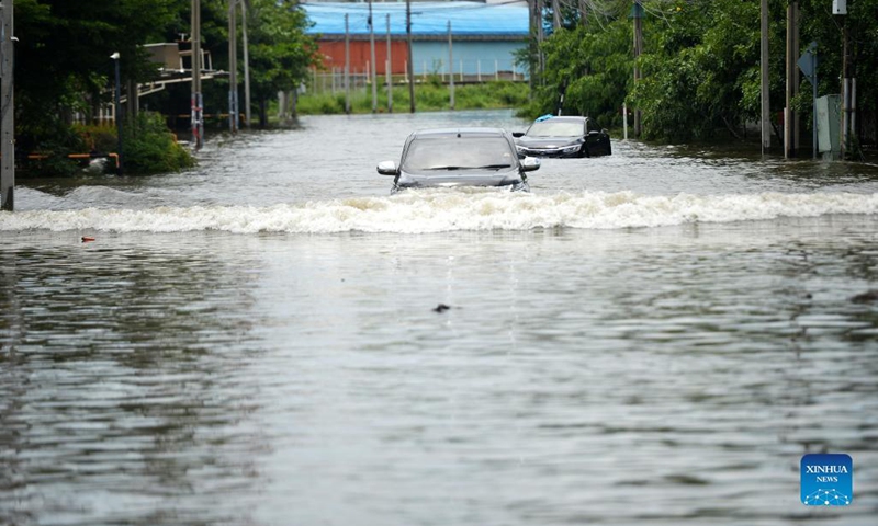 Vehicles move through a flooded road in Samut Prakan province, Thailand, on Aug. 29, 2021. Heavy rains caused floods in Samut Prakan province on Sunday.(Photo: Xinhua)