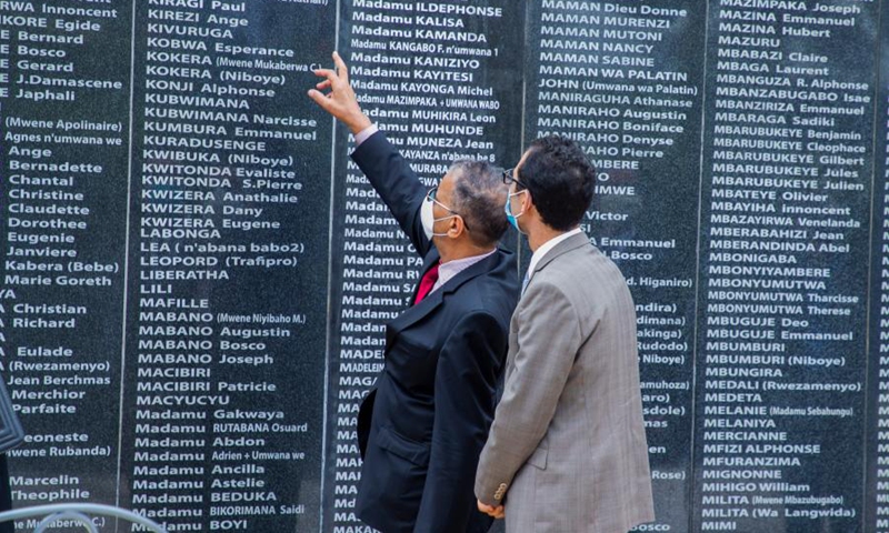 Diplomats look at the memorial wall at Rebero genocide memorial in Kigali, Rwanda, on April 13, 2021. (Photo: Xinhua)
