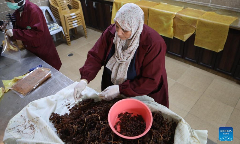 Women work at the Dora Cooperative Association for Agricultural Industrial, in the West Bank village of Dura near Hebron, on Aug. 26, 2021.Photo:Xinhua