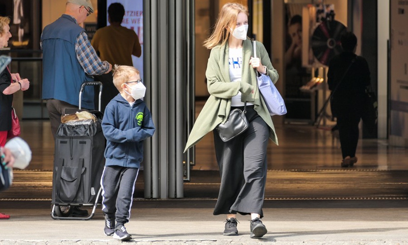 Customers wearing face masks walk out of a store in Berlin, capital of Germany, on Aug. 5, 2021.(Photo: Xinhua)