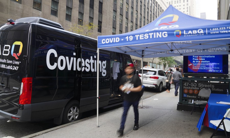 People walk past a mobile COVID-19 testing site on a street in New York, the United States, on July 20, 2021.(Photo: Xinhua)