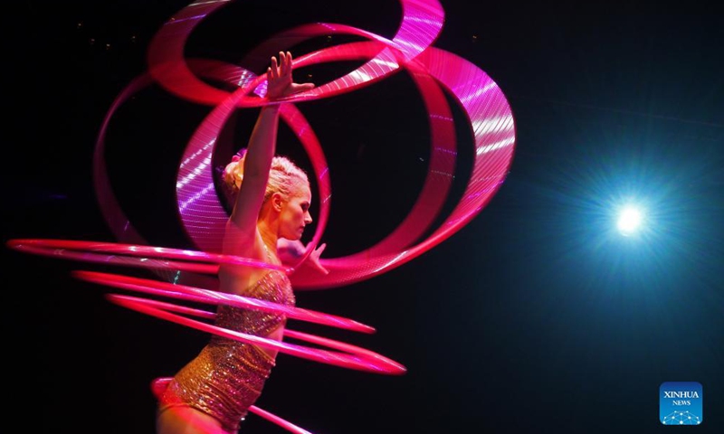 An artist performs during a rehearsal for La Clique circus cabaret show at Singapore's Marina Bay Sand convention hall on Sept17, 2021.Photo:Xinhua
