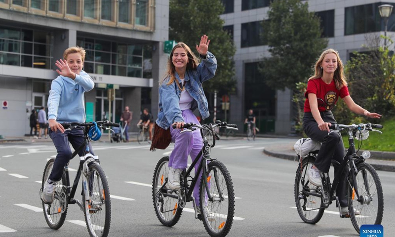 People ride bikes on Car Free Sunday in Brussels, Belgium, Sept. 19, 2021. The Car Free Sunday is valid for the public, except taxis, journey buses, emergency services, police and persons with a special permit. The whole Brussels Region is closed for traffic from 9:30 a.m. till 7 pm.  Photo: Xinhua
