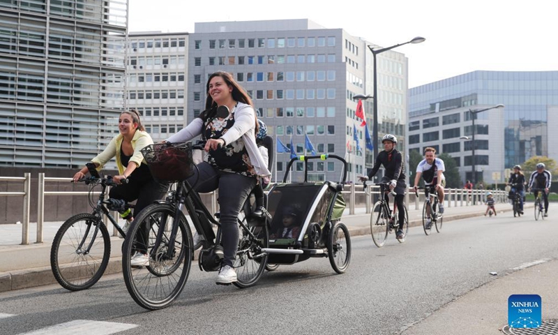 People ride bikes on Car Free Sunday in Brussels, Belgium, Sept. 19, 2021. The Car Free Sunday is valid for the public, except taxis, journey buses, emergency services, police and persons with a special permit. The whole Brussels Region is closed for traffic from 9:30 a.m. till 7 pm.  Photo: Xinhua